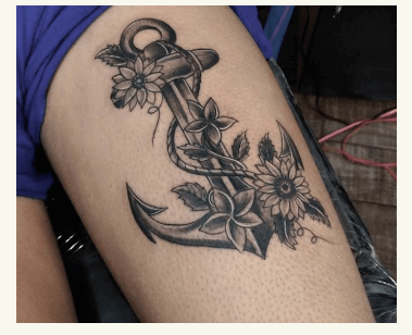 Otro tatuaje de ancla con flores