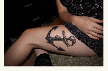 Que el tattoo de ancla sea sexy es cuestión de diseño, zona de cuerpo y actitud