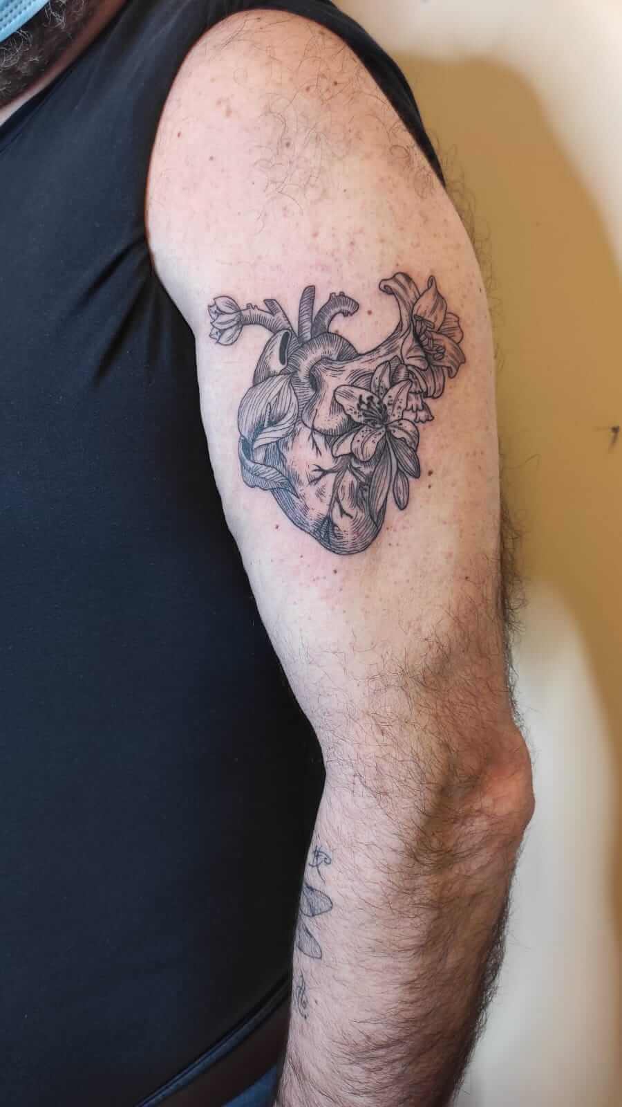 Ilustración de un corazón tatuada
