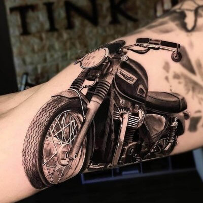 Tattoo de moto triumph
