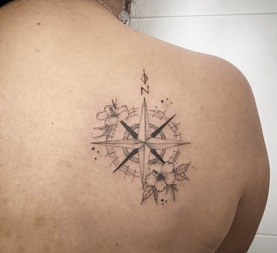 Ideas originales de tattoo de brújula minimalista 2