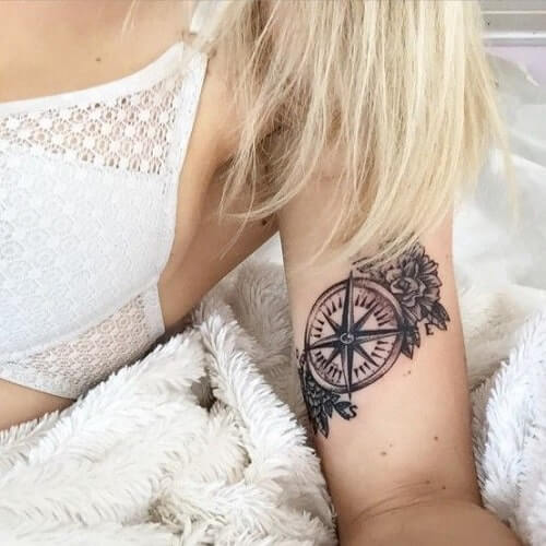 Ideas originales de tattoo de brújula minimalista 31