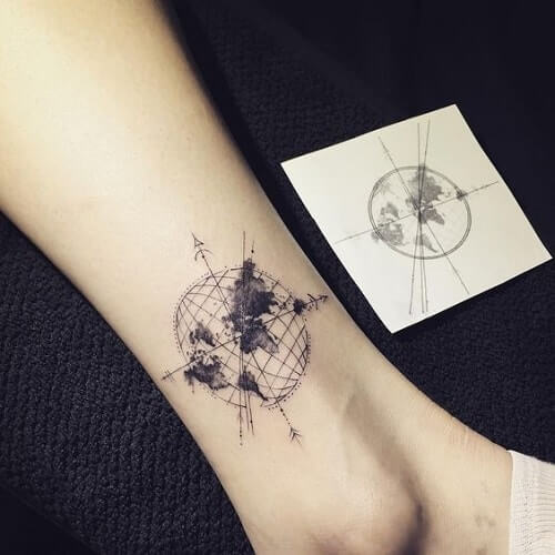 Ideas originales de tattoo de brújula minimalista 21