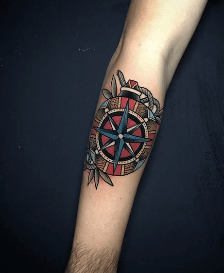 Tatuaje de brújula en estilo neotradi old school 9