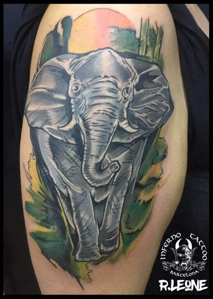 Tatuaje de elefante en estilo neotradi realizado por el tatuador Raúl Leone, colaborador de Inferno Tattoo Barcelona