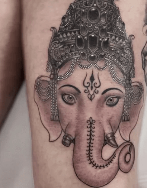 Tatuaje de Ganesha, dios elefante . Fuente Pinterest.