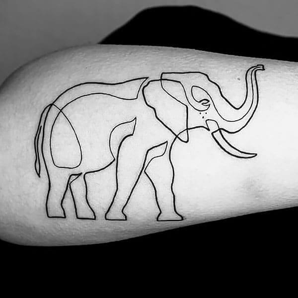 Tattoo con elefante en estilo lineal