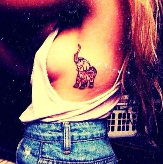 Un tattoo en el costado queda muy sexy. Motivo elefante.